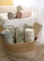 Set de cojines tubulares PAUZA en canasto
